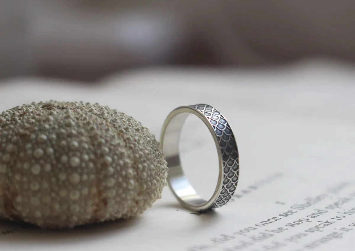 Néréide, bague mythologie grecque et écailles en argent