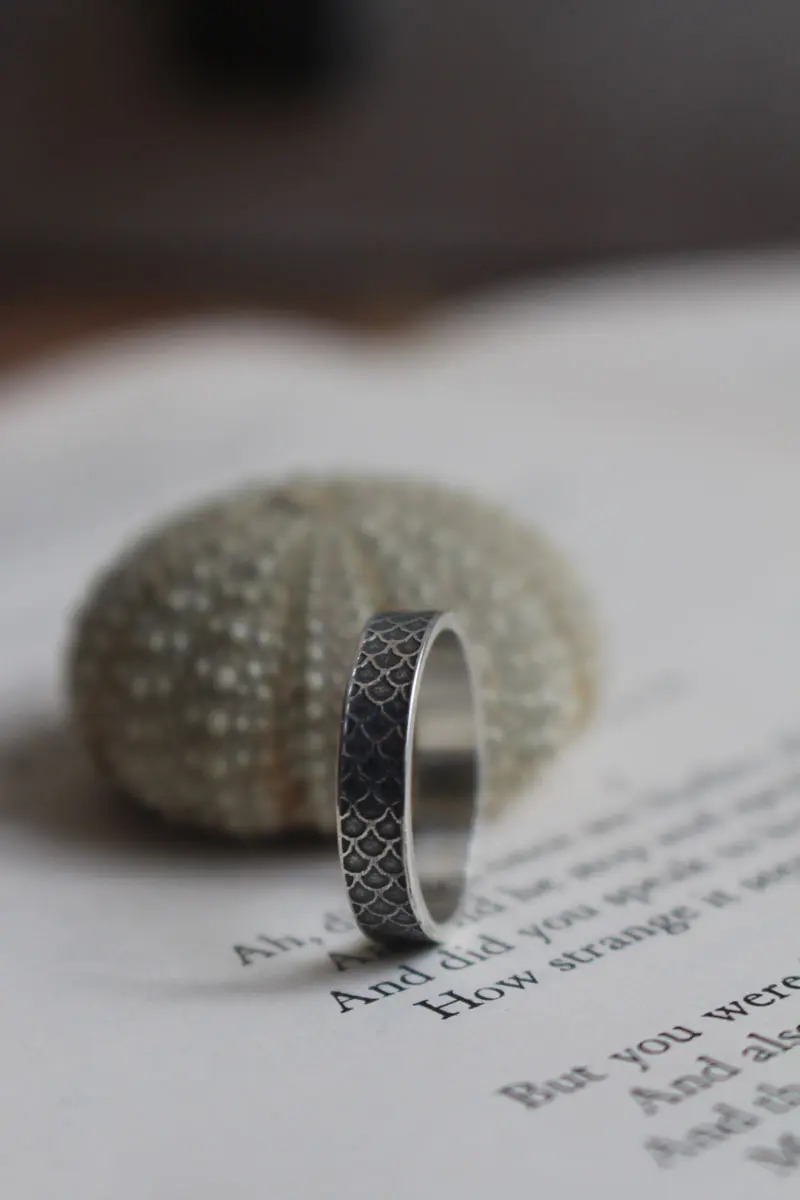 Néréide, bague mythologie grecque et écailles en argent