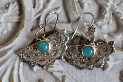 Nīlā pakṣī, boucles d’oreilles orientales en argent et amazonite