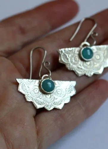 Nīlā pakṣī, boucles d’oreilles orientales en argent et amazonite