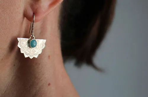 Nīlā pakṣī, boucles d’oreilles orientales en argent et amazonite