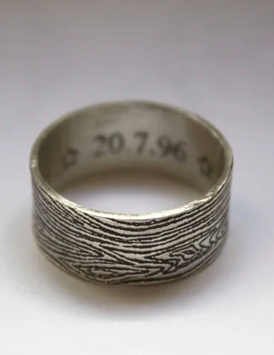 Noces de bois, bague anniversaire des 5 ans de mariage en argent