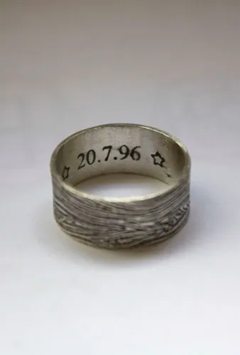 Noces de bois, bague anniversaire des 5 ans de mariage en argent