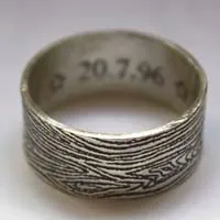 Noces de bois, bague anniversaire des 5 ans de mariage en argent