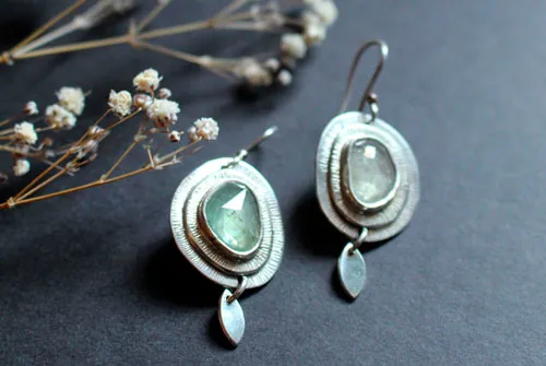 Nova saphir, boucles d’oreilles astronomie en argent et saphir vert