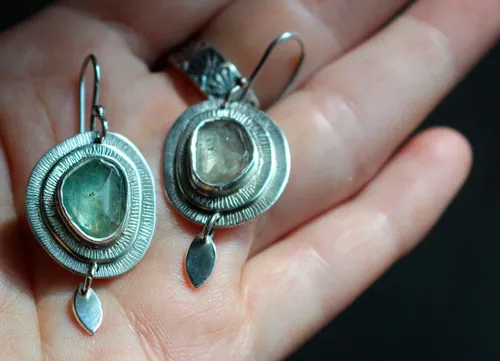 Nova saphir, boucles d’oreilles astronomie en argent et saphir vert