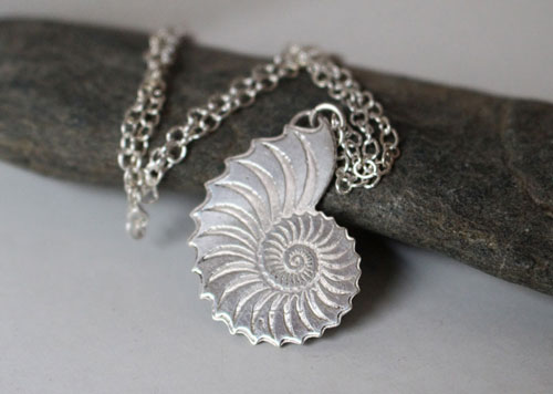 Nautiloïde, Collier nautilus en argent