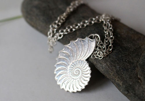 Nautiloïde, Collier nautilus en argent