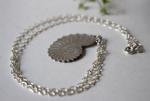 Nautiloïde, Collier nautilus en argent