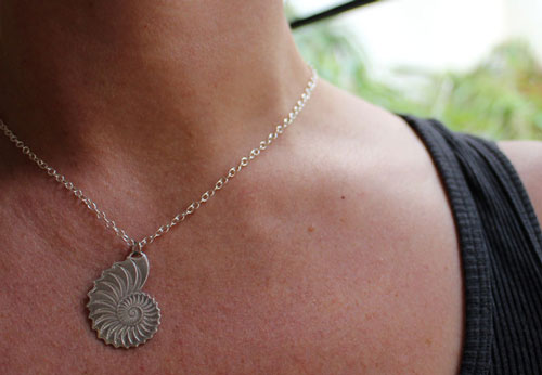 Nautiloïde, Collier nautilus en argent