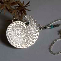 Nautilus, collier coquillage de stabilité et de pérennité en argent et turquoise