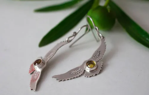 Ode au soleil, boucles d’oreilles aigle amérindien en argent et zircon jaune