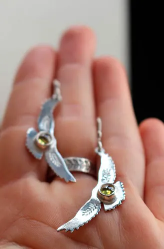 Ode au soleil, boucles d’oreilles aigle amérindien en argent et zircon jaune