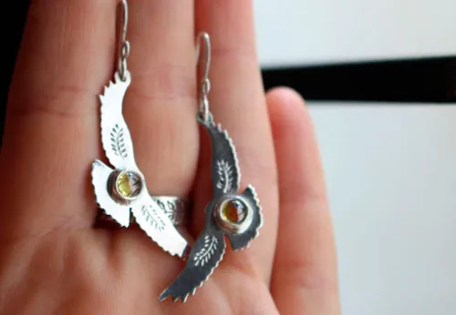Ode au soleil, boucles d’oreilles aigle amérindien en argent et zircon jaune