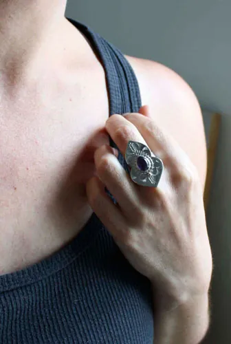Oditi, bague lever du soleil oriental en argent, laiton et améthyste
