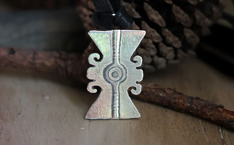 Ollin, collier glyphe aztèque en argent