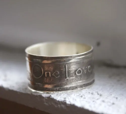 One love, bague citation de One du groupe rock U2 en argent