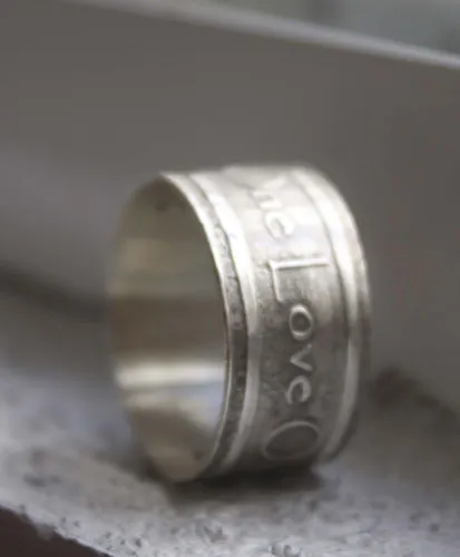 One love, bague citation de One du groupe rock U2 en argent
