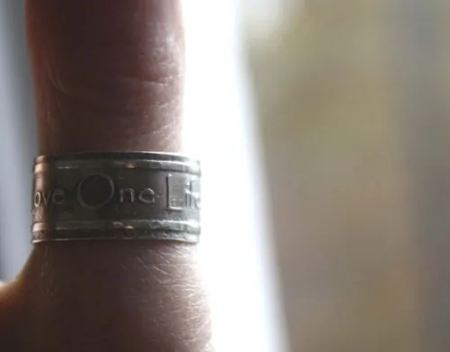 One love, bague citation de One du groupe rock U2 en argent