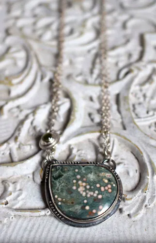 Ouranos, collier création grecque en argent, jaspe océan et péridot