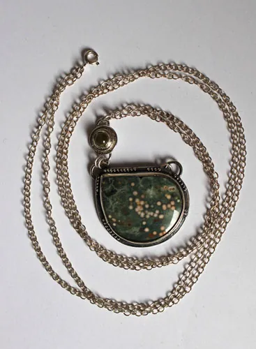 Ouranos, collier création grecque en argent, jaspe océan et péridot