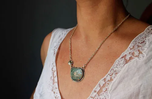 Ouranos, collier création grecque en argent, jaspe océan et péridot