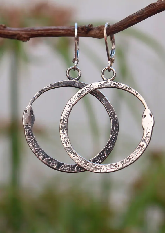 Ouroboros, boucles d’oreilles serpent en argent
