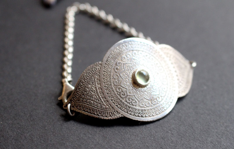 Oeil de l’âme, bracelet mandala en argent et prehnite