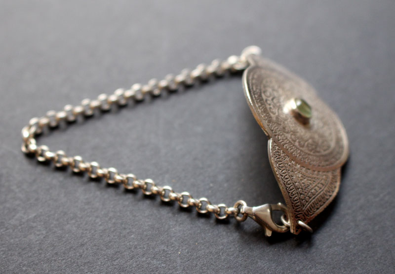 Oeil de l’âme, bracelet mandala en argent et prehnite