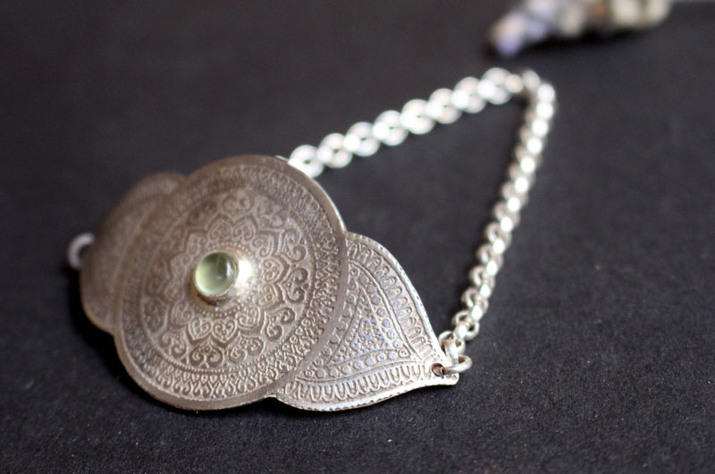 Oeil de l’âme, bracelet mandala en argent et prehnite
