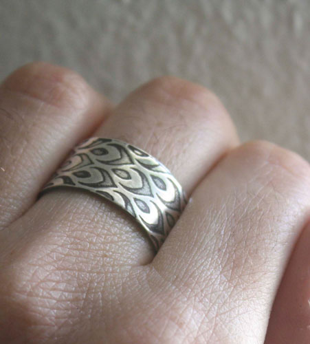 Oeil de paon, bague plume ocelles en argent