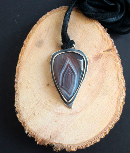 Œil perçant, pendentif aigle en argent et agate Botswana