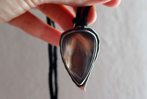 Œil perçant, pendentif aigle en argent et agate Botswana