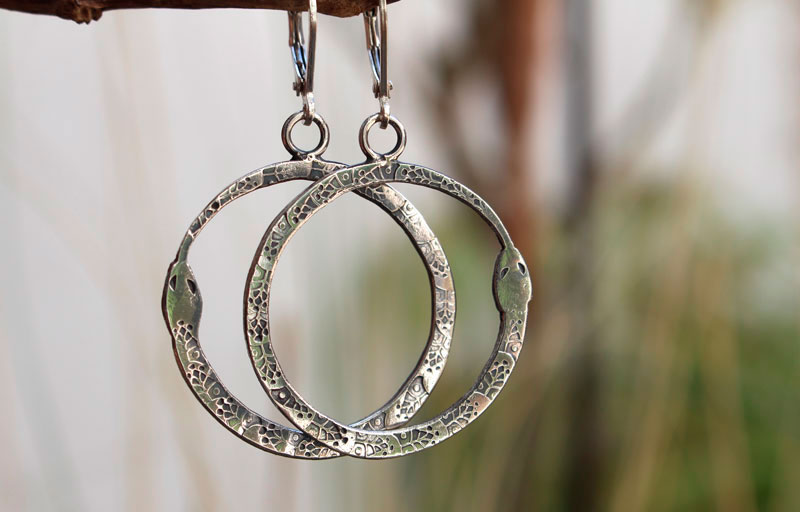 Ouroboros, boucles d’oreilles serpent en argent