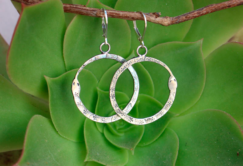 Ouroboros, boucles d’oreilles serpent en argent