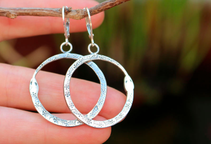 Ouroboros, boucles d’oreilles serpent en argent