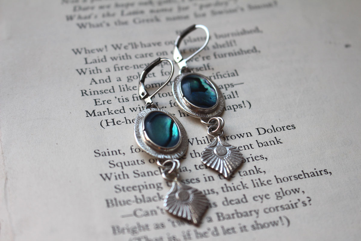 Paon, boucles d’oreilles plume d’oiseau en argent et paua