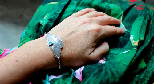 Papillon de lune, bracelet beauté de la nuit en argent et opale