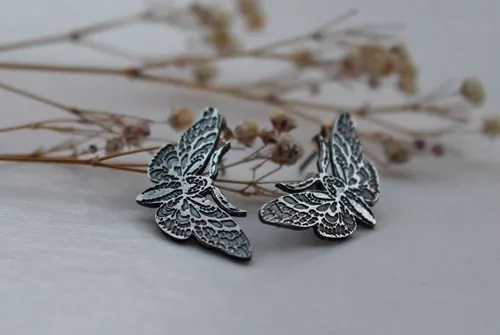 Papillons nocturnes, boucles d’oreilles puces papillon en argent