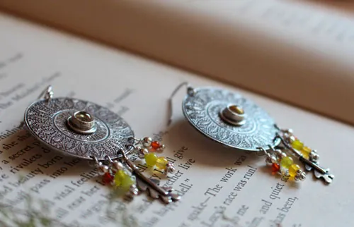Pétales du soleil, boucles d’oreilles mandala en argent, agate verte, agate jaune, citrine et cornaline