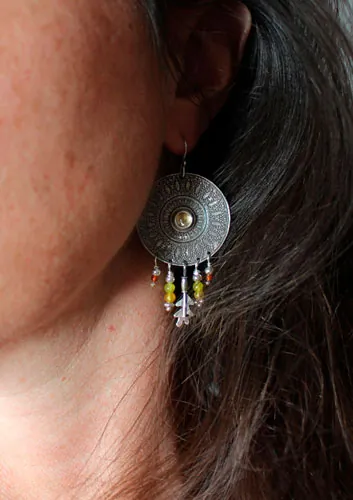 Pétales du soleil, boucles d’oreilles mandala en argent, agate verte, agate jaune, citrine et cornaline
