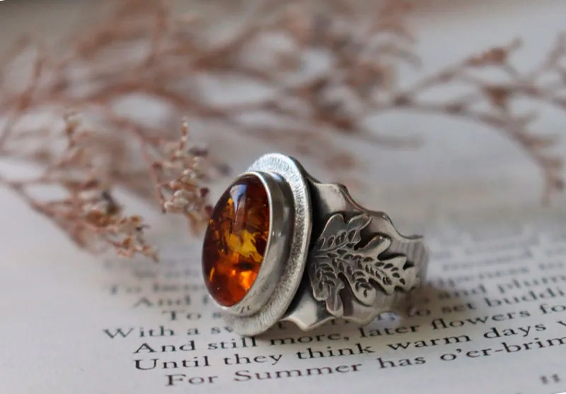 Petite feuille d’or, bague couleur chaude en argent et ambre
