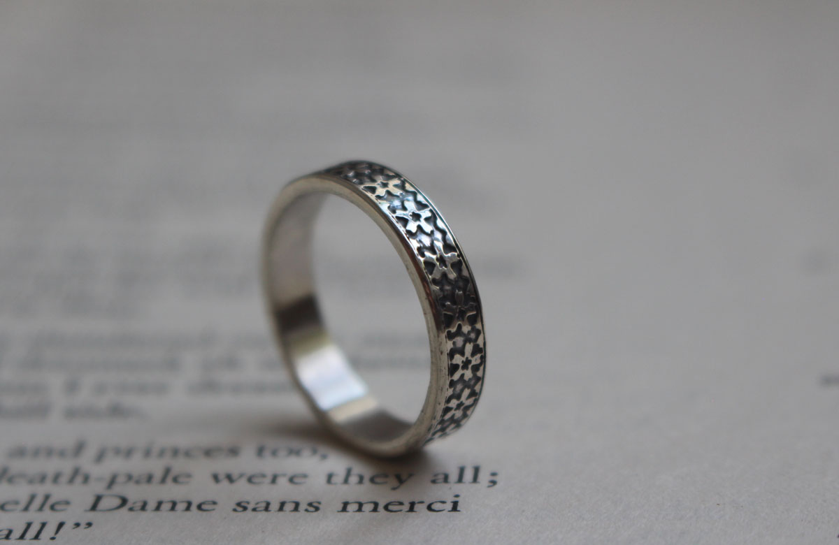 Petite fleur de sakura, bague fleurs de cerisier japonais en argent