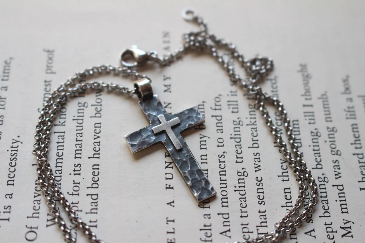Piétà, pendentif double croix en argent