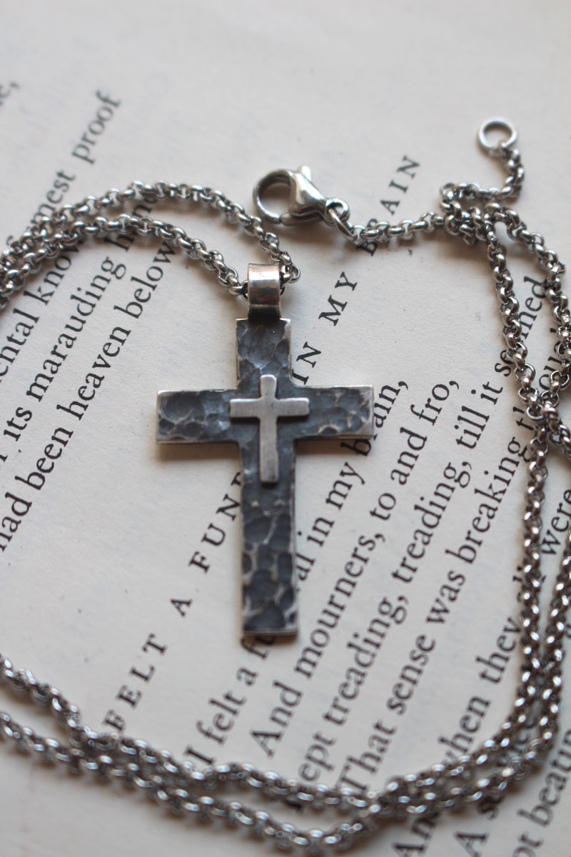 Piétà, pendentif double croix en argent