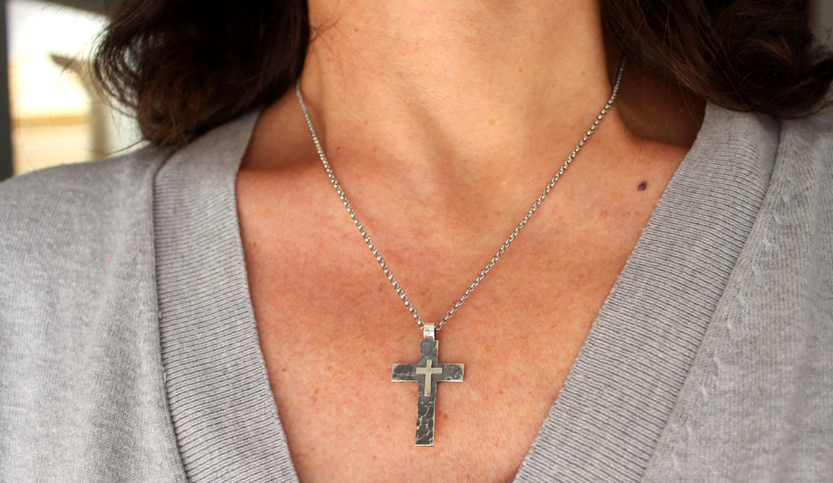 Piétà, pendentif double croix en argent