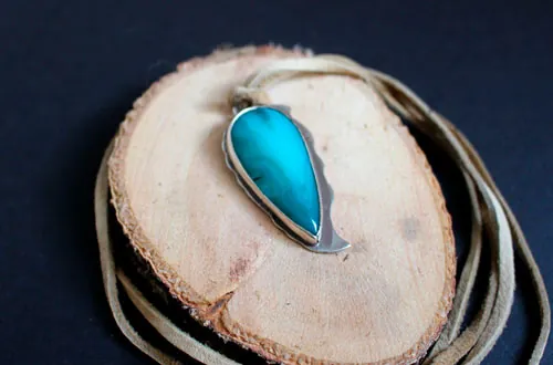 Pin bleu, collier littoral Atlantique en argent et agate bleue