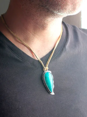 Pin bleu, collier littoral Atlantique en argent et agate bleue