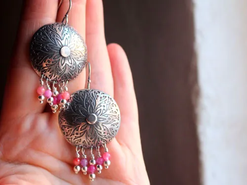 Pivoine, boucles d’oreilles fleur aromantique en argent et agate rose