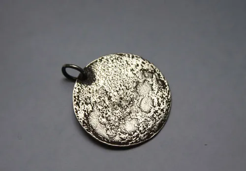 Pleine lune, pendentif satellite nocturne en argent